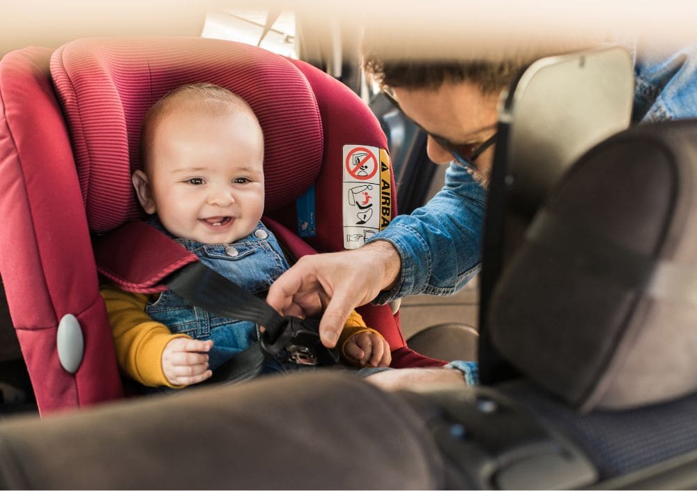 Con cuantos meses puede viajar un bebé en coche