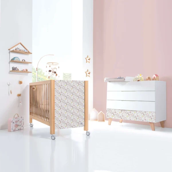 Cuna de madera Ombra Liberty con vinilo de flores rosas 60x120 cm